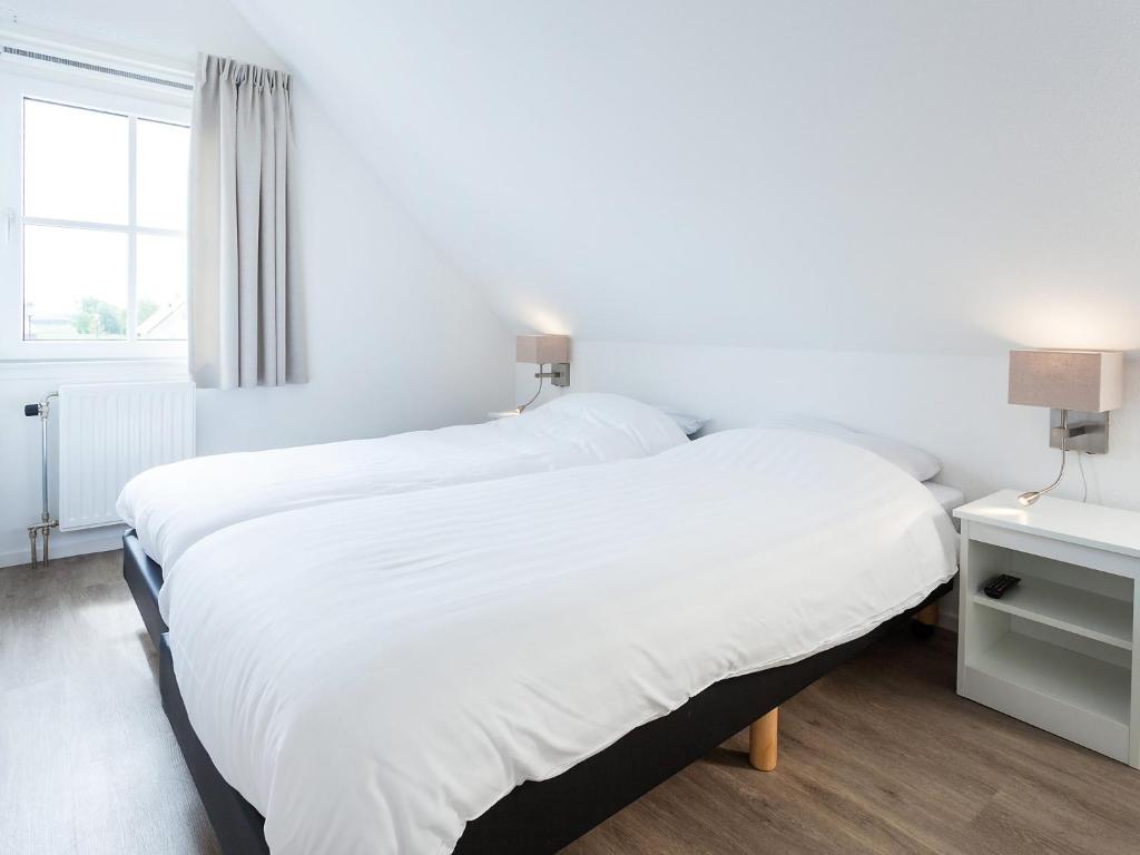 Holiday Home de Witte Raaf-2 room 1