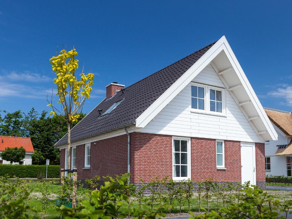 Holiday Home de Witte Raaf-2 room 3