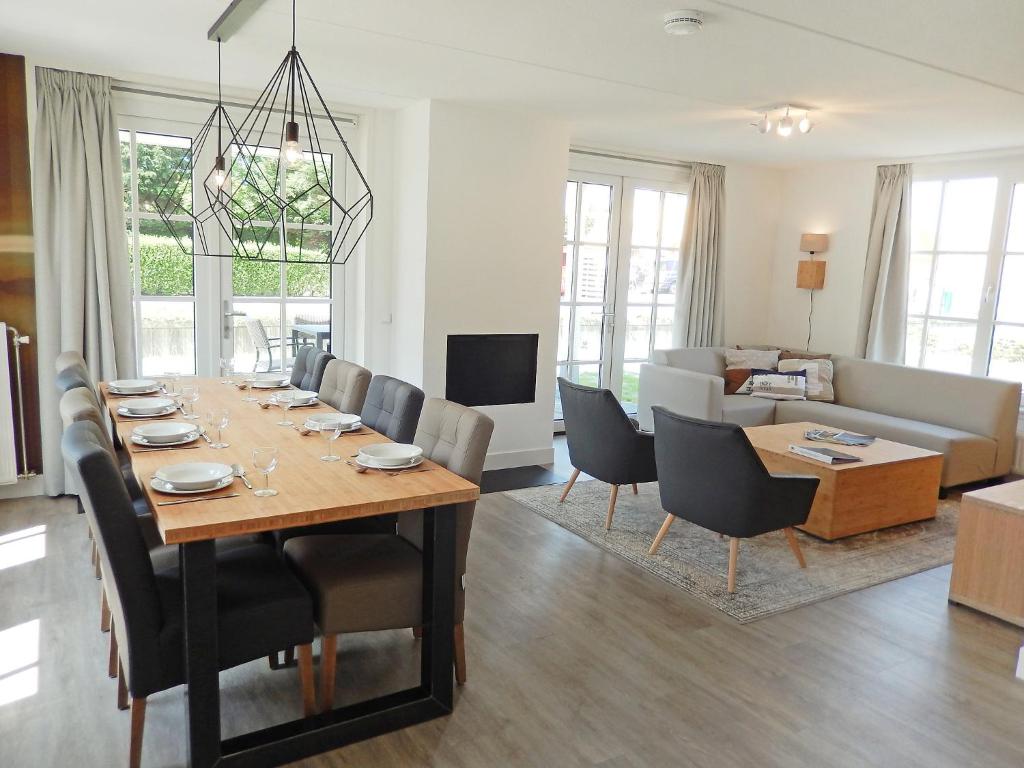 Holiday Home de Witte Raaf-2 room 4